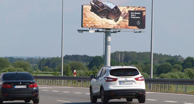 Przestrzenna reklama promuje Mercedesa klasy G