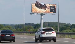 Przestrzenna reklama promuje Mercedesa klasy G