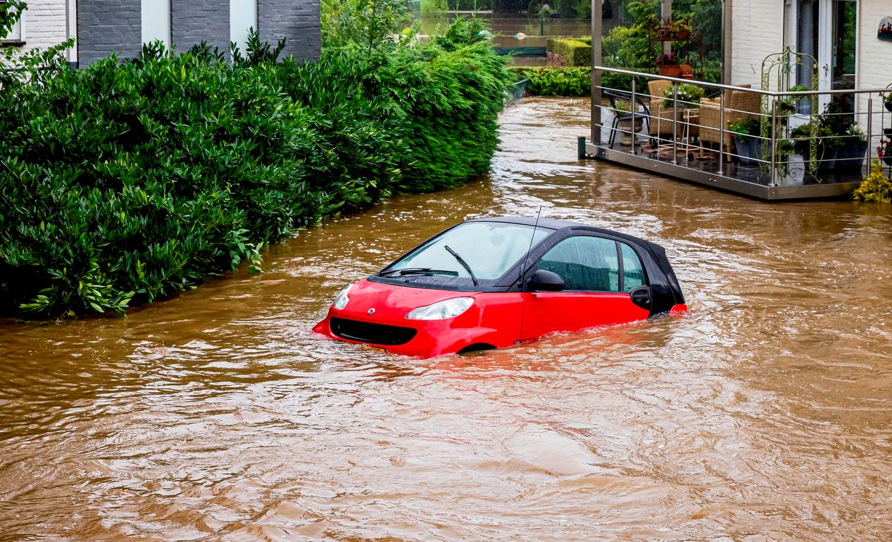 Jak się zabezpieczyć przed autem po powodzi? Wystarczy jedno zdanie