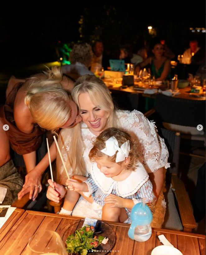 Rebel Wilson pokazała całuśne zdjęcia z weselnego weekendu