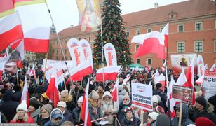 "Nie oddamy dzieci". Nowy przedmiot w szkołach wyciągnął ludzi na ulicę