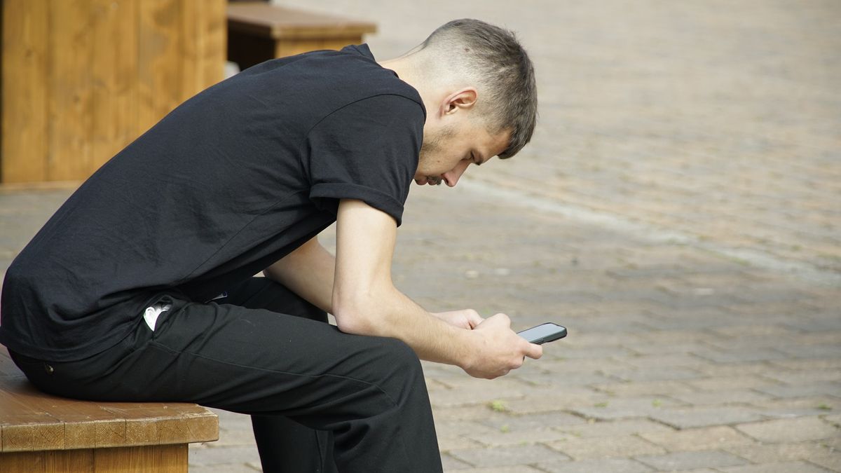 Wiadomość SMS od oszustów. Smartfon może być źródłem kłopotów