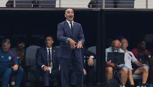 Martinez miał przejąć kadrę. Obecny trener pokrzyżował plany