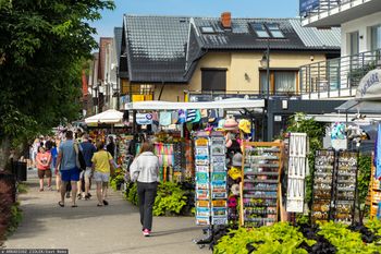 Nadmorskie kurorty rekrutują. Pensje sięgają nawet 15 tys. zł