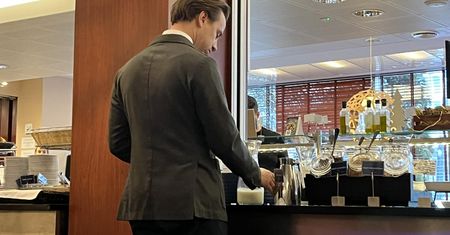 Spotkał Bosaka w hotelu. Oto jak zaczyna dzień