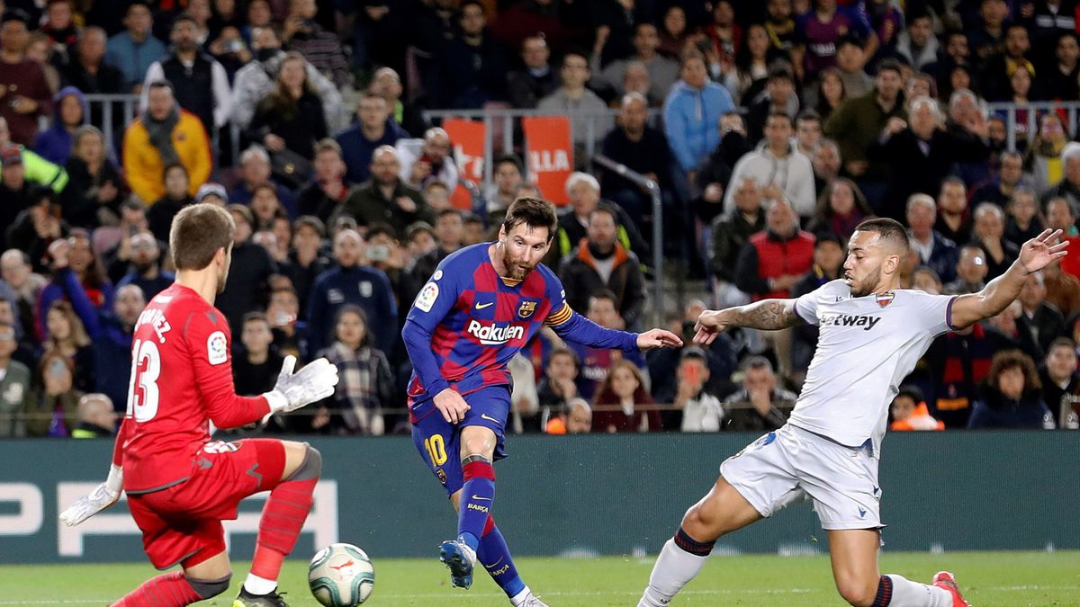 PAP/EPA / Alberto Estevez  / Na zdjęciu: Lionel Messi (w środku)