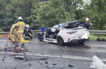 Wypadek w Małopolsce. Mercedes zderzył się z ciężarówką