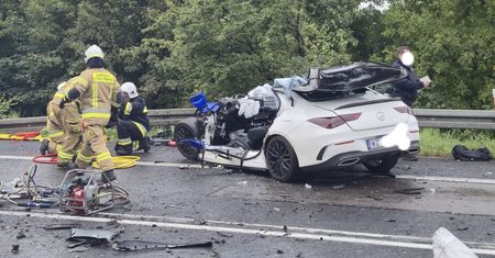 20-latek uwięziony w aucie. Śmigłowiec LPR w akcji