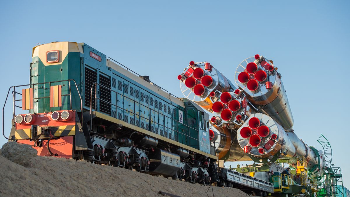 Transport koleją rakiety kosmicznej Sojuz