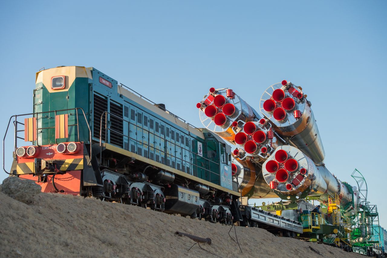 Transport of the Soyuz spacecraft by rail