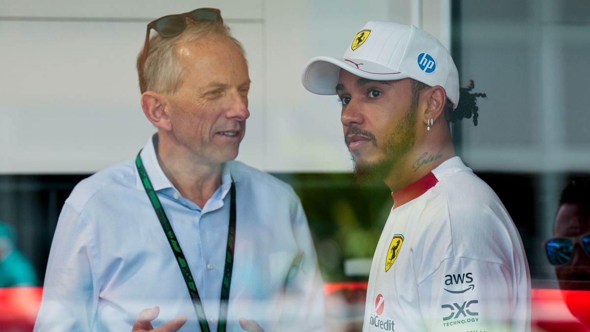 PAP/EPA / SHAWN THEW / Na zdjęciu: Lewis Hamilton (z prawej)