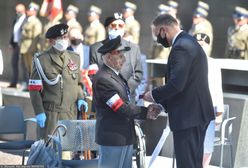 Warszawa. Spotkanie Andrzeja Dudy i Rafała Trzaskowskiego z powstańcami