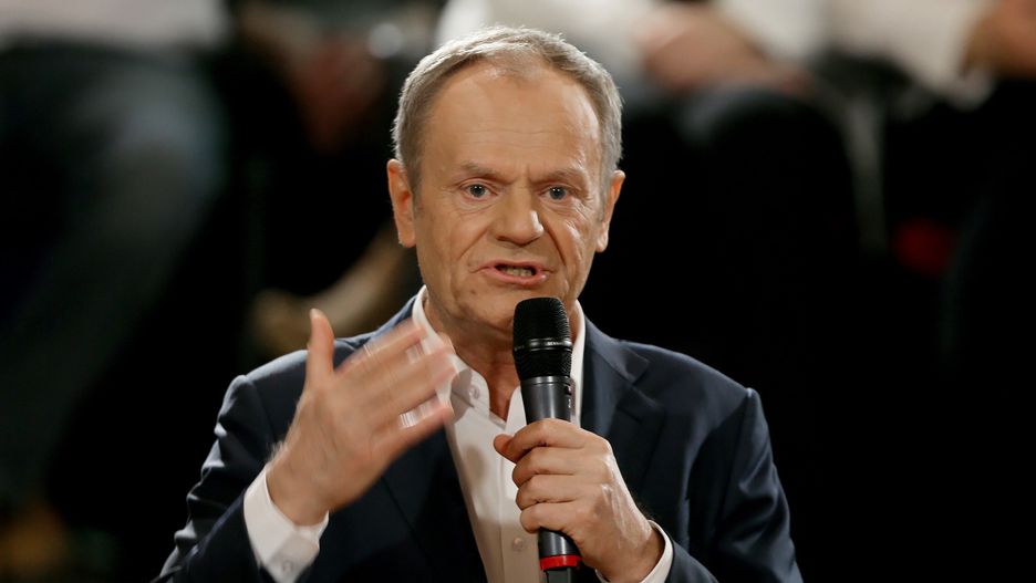 Żywiec, 19.03.2023. Przewodniczący Platofrmy Obywatelskiej Donald Tusk podczas spotkania z wyborcami w Miejskim Centrum Kultury w Żywcu, 19 bm. (amb) PAP/Zbigniew Meissner