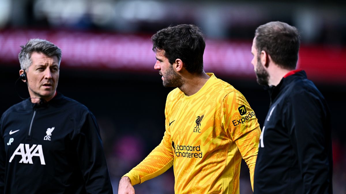 Getty Images / Sebastian Frej/MB Media / Na zdjęciu: Alisson nie zagra przez ponad miesiąc