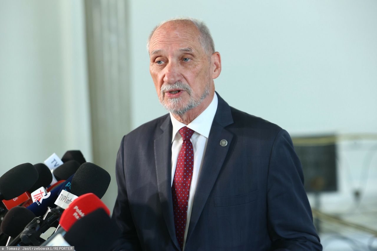 Macierewicz nie straci orderu? Duda zabrał głos