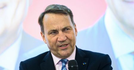 Sikorski odpowiada ambasadorowi Rosji. "Wystarczy zakończyć okupację"