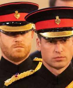 Wnuki królowej przy trumnie. Harry jednak w mundurze