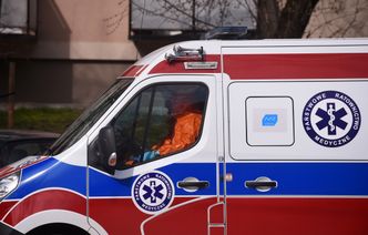 5 tys. zł dodatku dla salowych i kierowców karetek. "Symboliczna kwota. To trochę upokarzające"