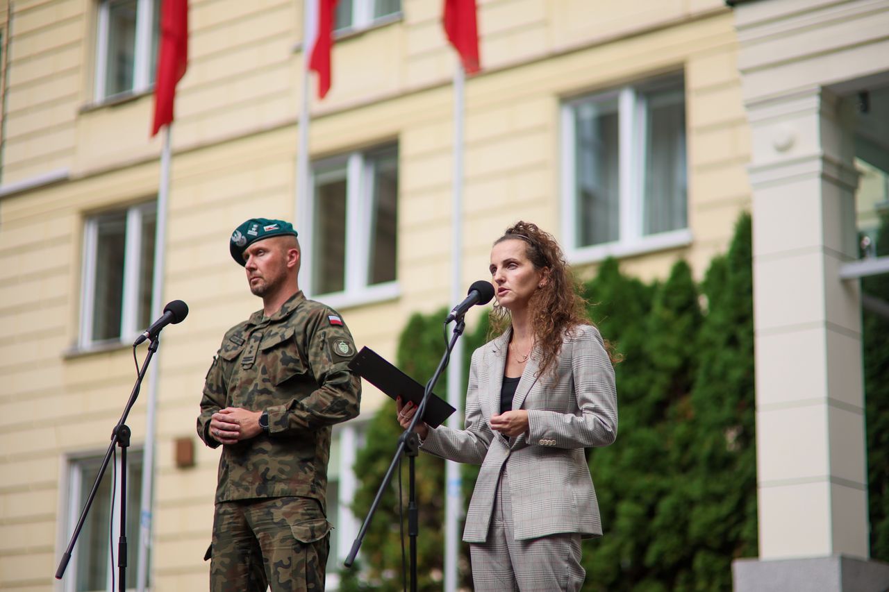 Szczątki drona i "pocisku niewiadomego pochodzenia"