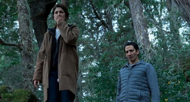 Netflix nie zwalnia tempa produkcji „cobenów”. Recenzja serialu „Na gorącym uczynku”