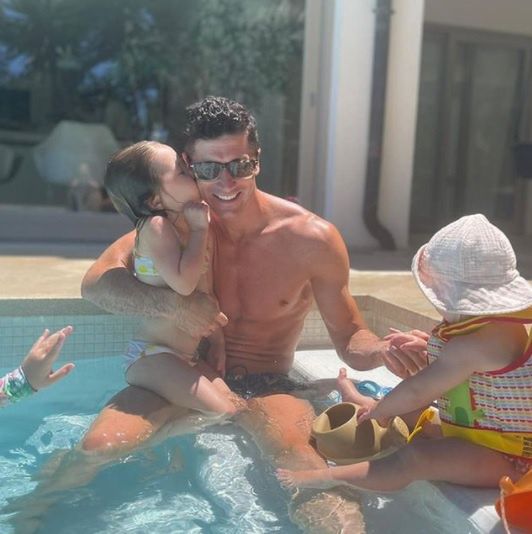 Robert Lewandowski z córkami