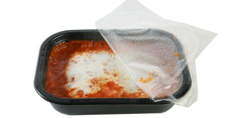 Mrożona lasagne z mięsnym sosem (przygotowana)