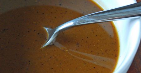 Sos do mięsa lub drobiu o niskiej zawartości sodu (do kupienia gotowy do spożycia)