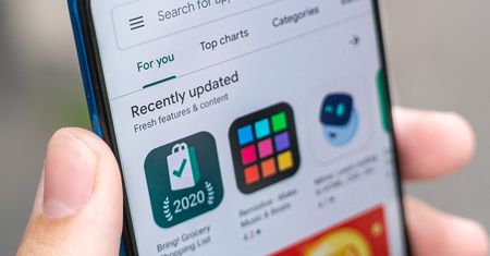 Google Sklep Play i 47 szkodliwych aplikacji. Część z nich usunięto, inne wciąż zagrażają