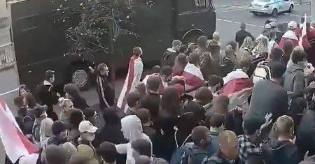 Nagle podjechała ciężarówka. Przerażające nagranie z Białorusi