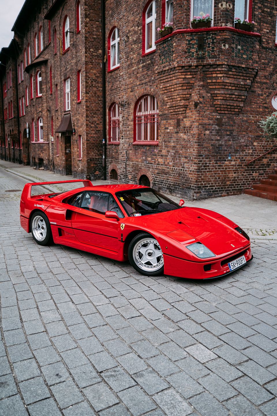 Ferrari F40 w Ferrari Katowice (1990)