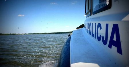 Na zalewie w Nieliszu dryfowała pusta łódka. Tymczasem właściciel był w domu