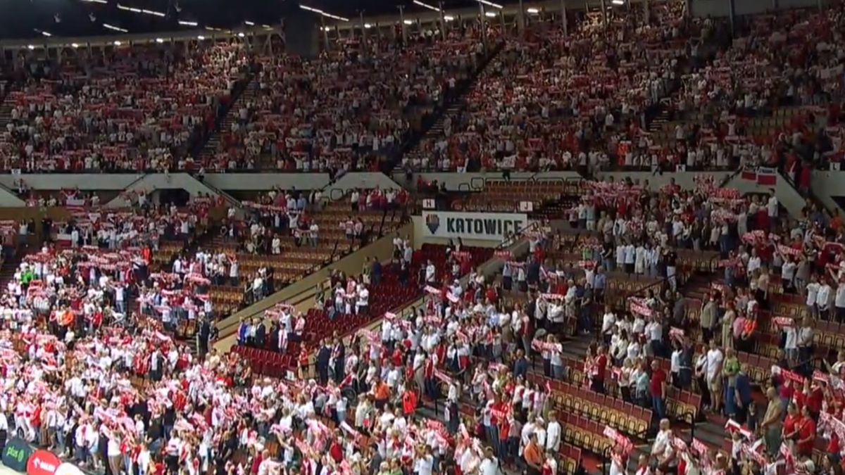 Twitter / Polsat Sport / Na zdjęciu: kibice reprezentacji Polski