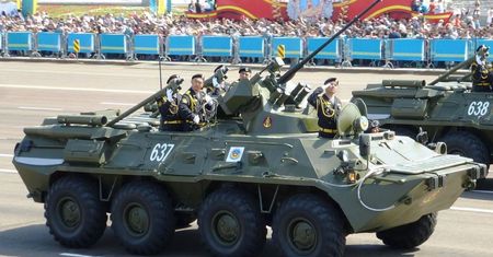 Rosjanom brakuje sprzętu? Wysyłają na front pojazd z defilad