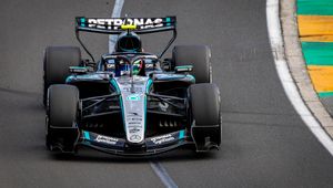 Kierowca Mercedesa zagapił się. Dyskusyjna decyzja sędziów w F1