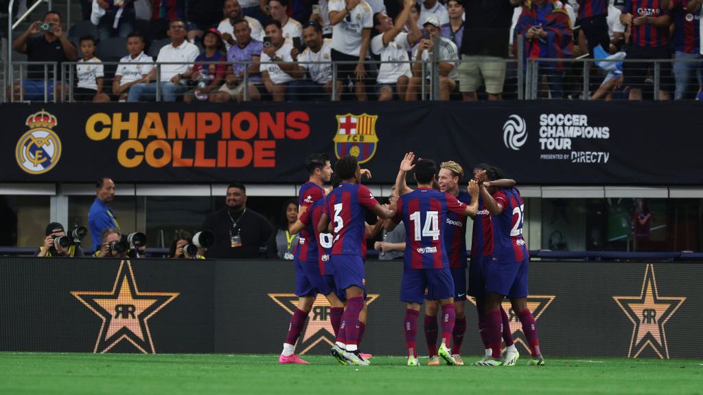 Zdjęcie okładkowe artykułu: Getty Images / Matthew Ashton - AMA / Na zdjęciu: piłkarze FC Barcelony