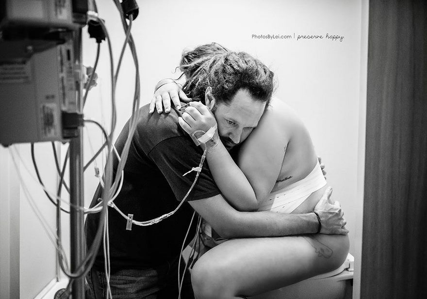 Tak rodzą kobiety. Niesamowite zdjęcia z porodów, które zebrano i wyróżniono w największym tego typu konkursie fotograficznym na świecie 33