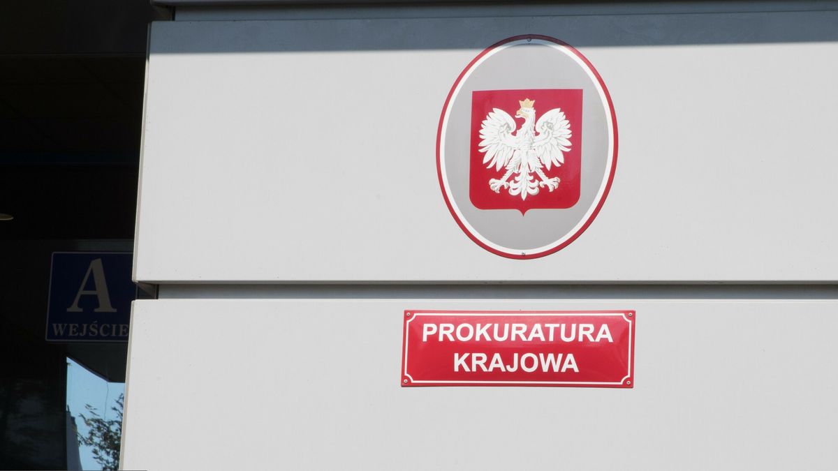 Pose? Romanowski w Prokuraturze Krajowej
16.07.2024  Warszawa. Konferencja prasowa poslow Suwerennej Polski i PiS przed siedziba Prokuratury Krajowej w zwiazku z zatrzymaniem posla Romanowskiego. N/z tabliczka  Prokuratura Krajowa.fot. Tomasz Jedrzejowski/REPORTER
Tomasz Jedrzejowski/REPORTER
