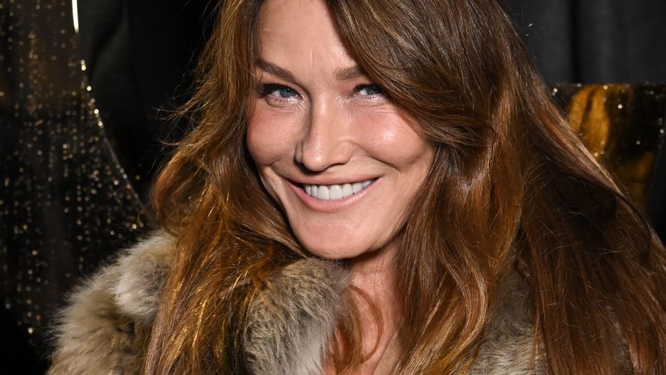 Carla Bruni zachwyciła stylizacją na pokazie Schiaparelli 