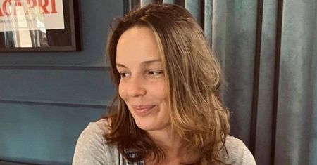Nieco zawstydzona Agnieszka Włodarczyk karmi synka piersią w restauracji: "Kiedy ZAPOMINASZ BUTELKI..." (FOTO)