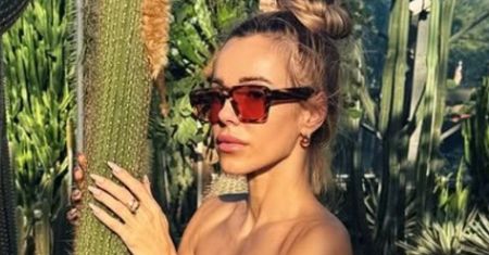 Odziana w bikini Doda ściska dłońmi kaktusa w Wietnamie