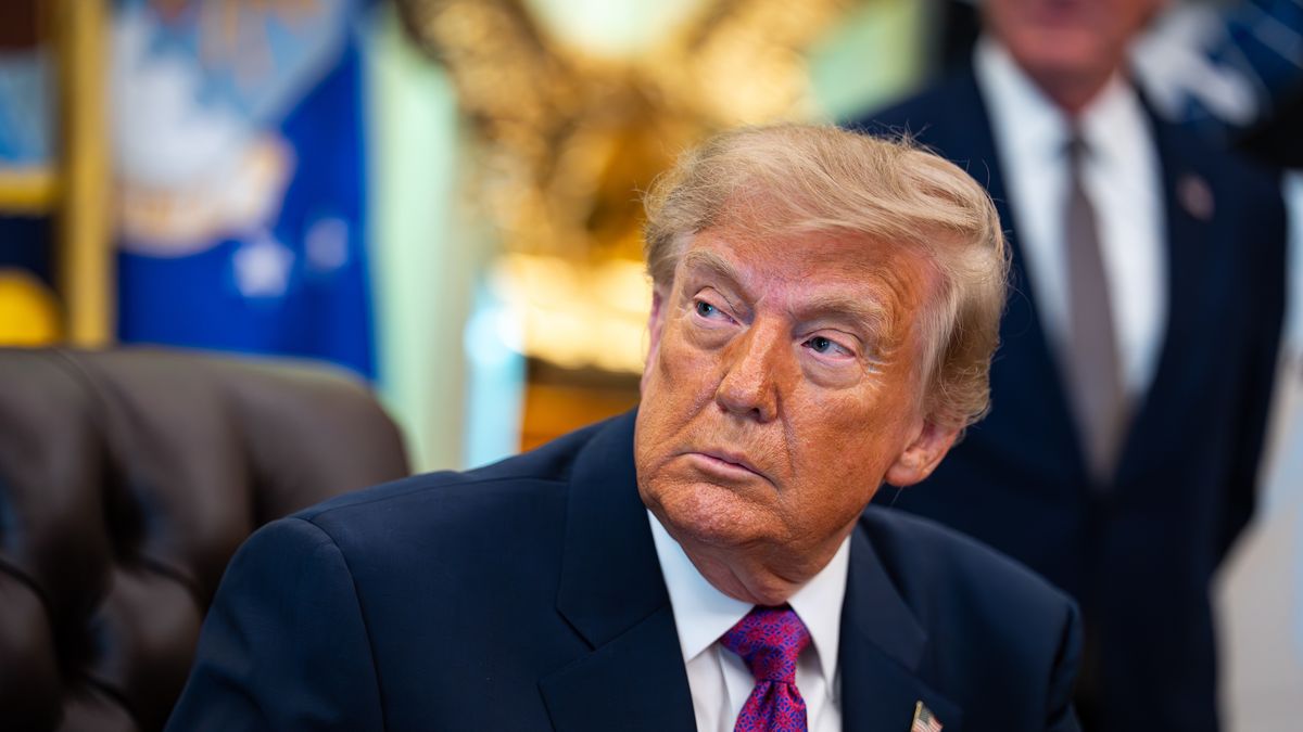 US President Donald Trump prior to signing an executive order in the Oval Office of the White House in Washington, DC, US, on Thursday, Aug. 27, 2026. Trump announced he was moving to rename Lake Ontario as Lake America, escalating his clash with Canada after trade negotiations between the two nations collapsed. Photographer: Al Drago/The Washington Post/Bloomberg via Getty Images