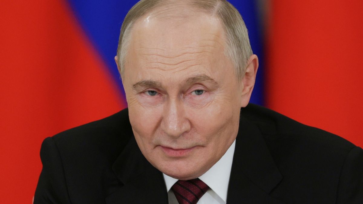 Russia is proposing to Ukraine to resume direct negotiationsepa12090142 Russian President Vladimir Putin makes a statement to the media at the Kremlin in Moscow, Russia, 11 May 2025. Putin stated that Russia is proposing to Ukraine to resume direct negotiations, interrupted in 2022, without preconditions on 15 May in Istanbul.  EPA/GAVRIIL GRIGOROV / SPUTNIK / KREMLIN POOL MANDATORY CREDIT Dostawca: PAP/EPA.GAVRIIL GRIGOROV / SPUTNIK / KREMLIN POOLnegotiation, Russia, Ukraine, conflict, politics