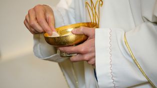 Komunia bez spowiedzi? Arcybiskup mówi, czy to grzech