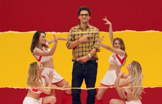 Kuba Wojewódzki z głosami Krystyny Czubówny i Tomasza Zimocha reklamuje Oranżadę Hellena (wideo)