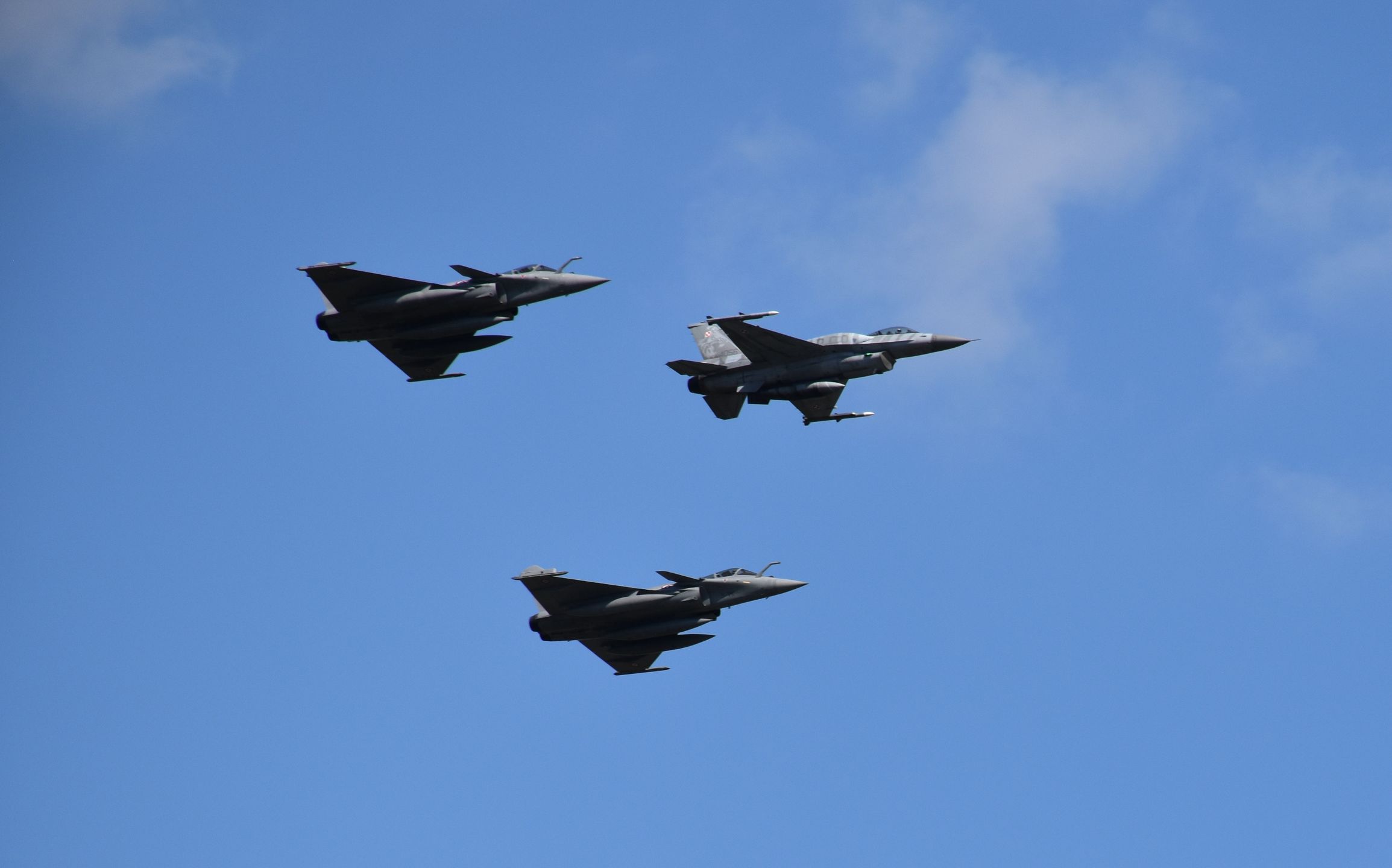 ojedyncze polskie F-16 prowadziły trzy pary tzw. Eurocanardów