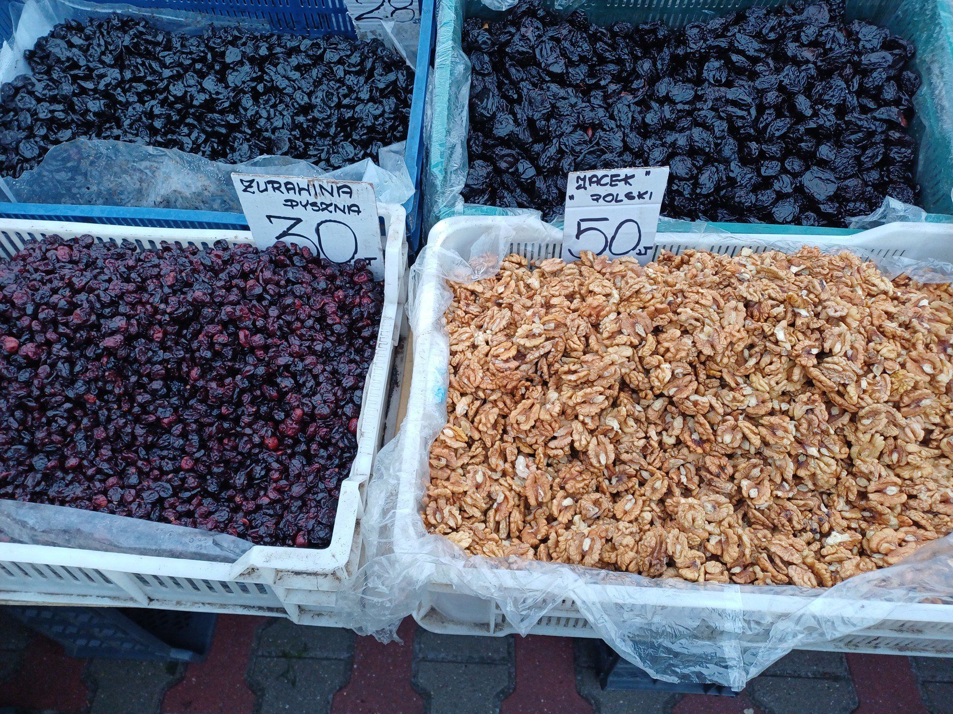 Na targu można kupić susz na wigilijny kompot