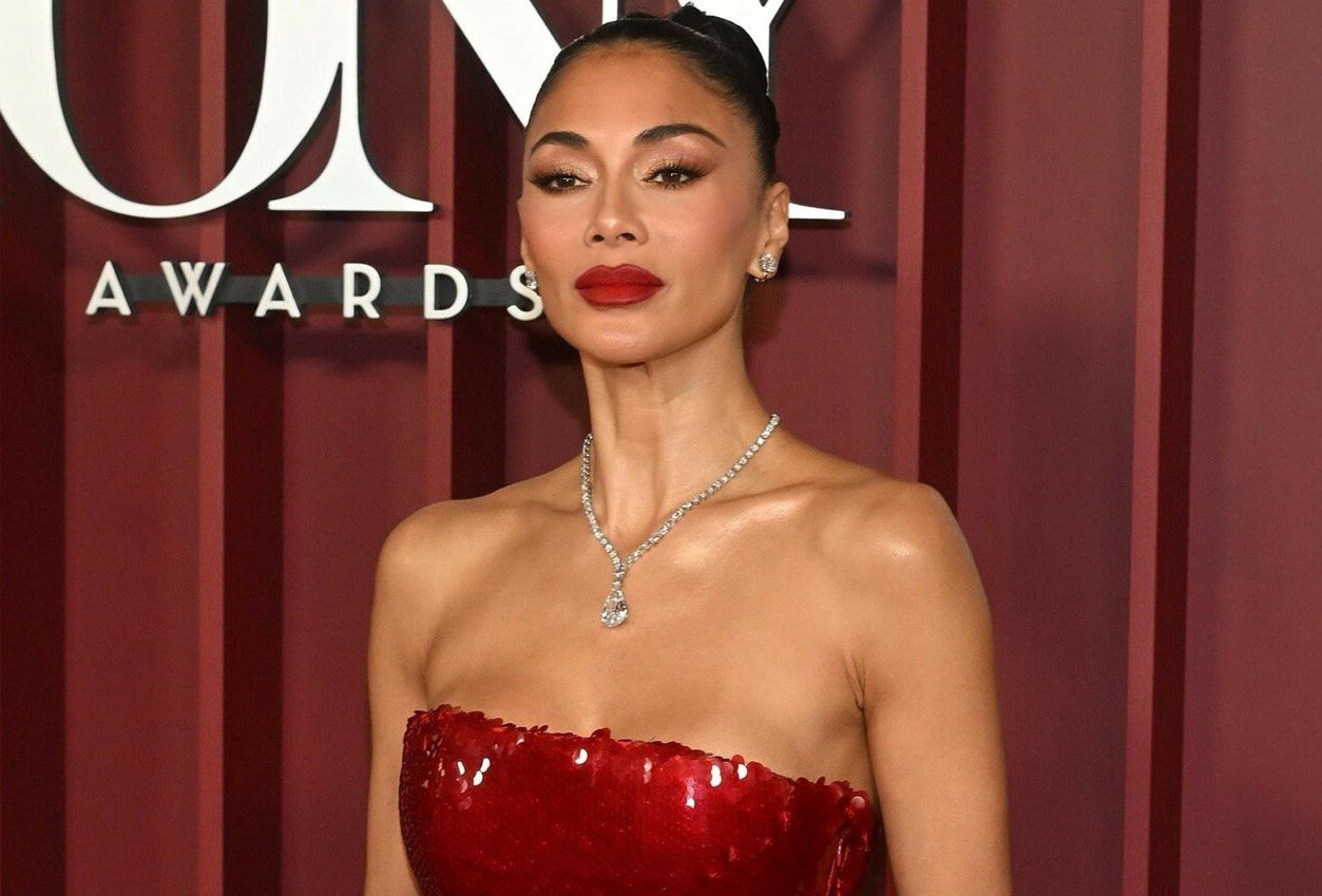Wszystkie spojrzenia na nią. Nicole Scherzinger zachwyciła w krwistej czerwieni