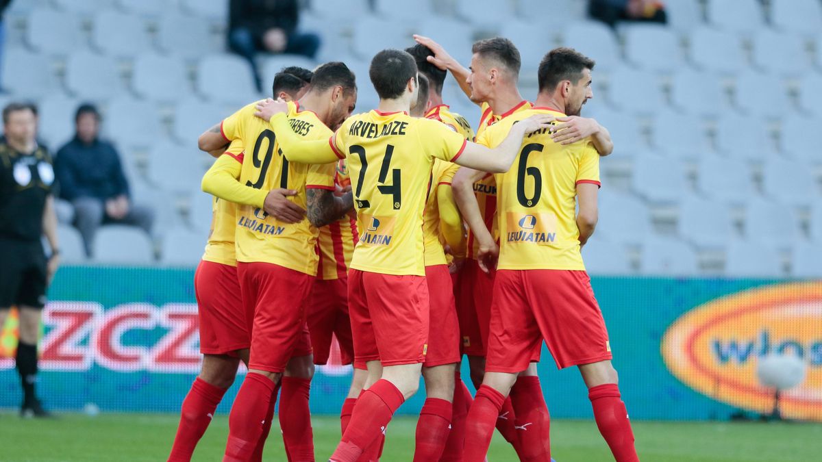 Newspix / Adam Starszynski / PressFocus / Na zdjęciu: radość piłkarzy Korony Kielce
