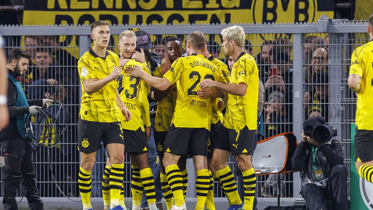 Zdjęcie okładkowe artykułu: PAP/EPA / Christopher Neundorf / Na zdjęciu: radość piłkarzy Borussii Dortmund