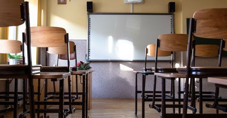 Koniec nauki zdalnej. "Ciągle zmieniane decyzje powodują chaos i niepokój"
